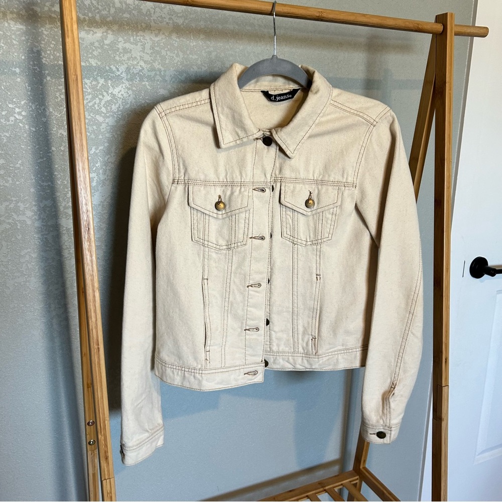 Women’s Cream Colored Jean Jacket. Size small.